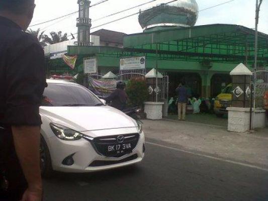 Amri Tambunan Dikebumikan Disamping Makam Istri Pertamanya