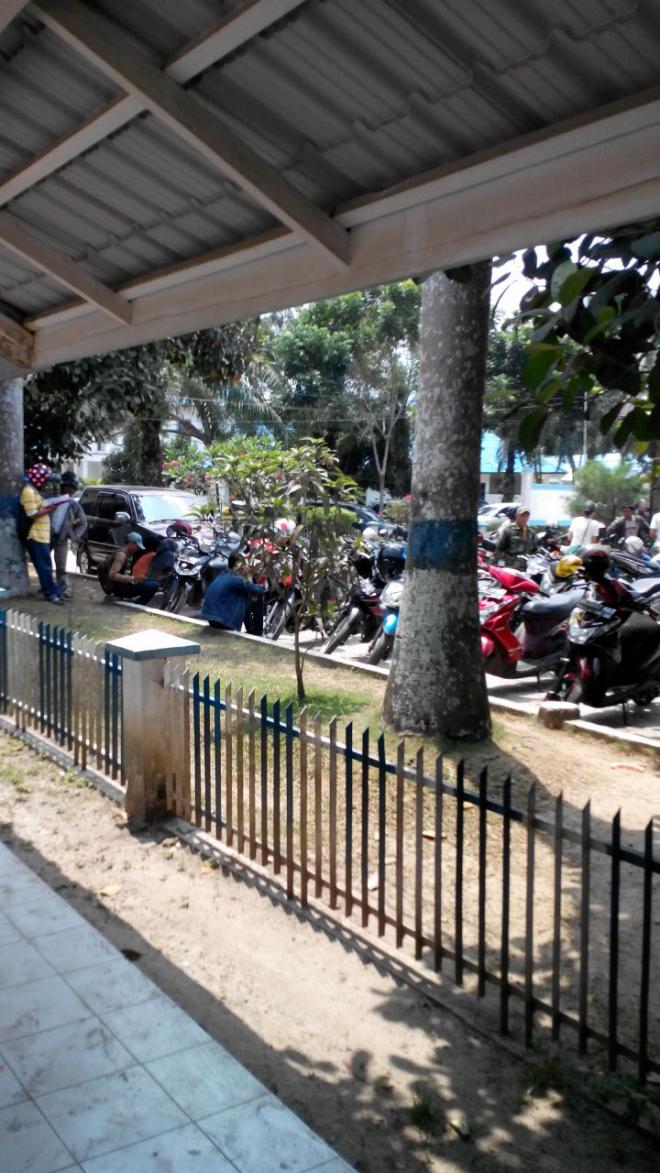 Difoto Wartawan, Debt Colector Ini Marah Terus Kabur
