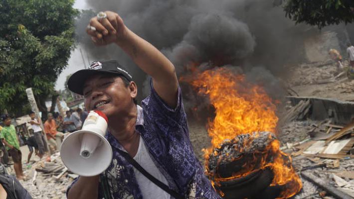 Digusur PT KAI, Masyarakat Pinggir Rel Rela Berdarah Minta Direlokasi