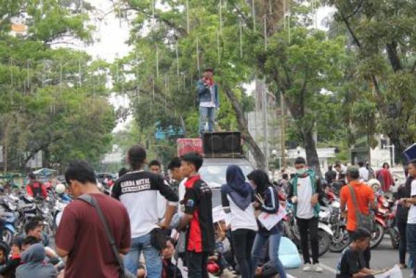 Inilah Tuntutan Buruh di Sumut Pada Pemanasan May Day di Kantor Gubsu