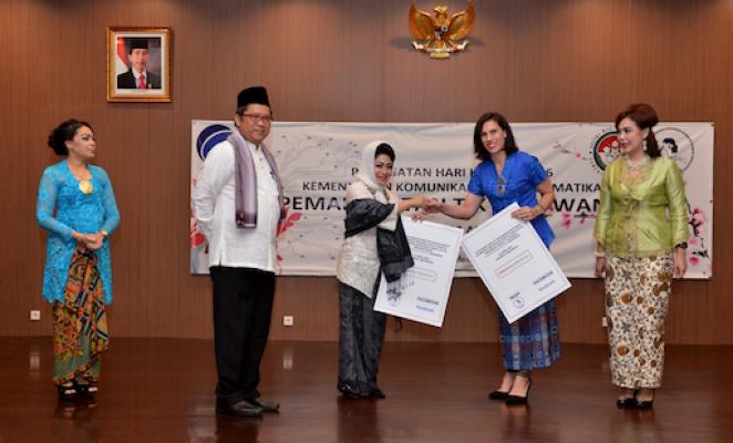 Kembangkan Bisnis UKM Perempuan, Kominfo Gandeng IWAPI dan Facebook 