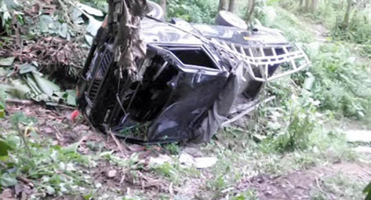 Mobil Pick Up Masuk Jurang di Pancur Batu, Lima Orang Terluka