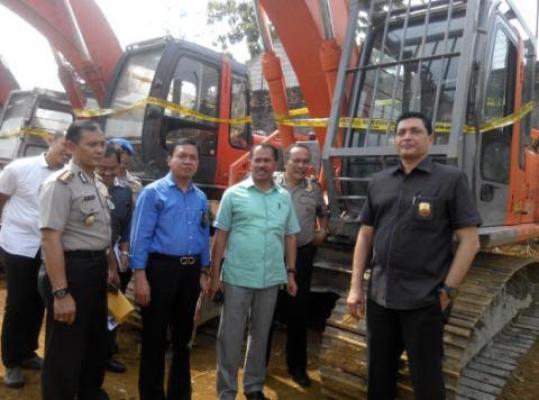Muat Sirtu Ilegal, Polda Sumut Amankan 2 Excavator dan 12 Unit Truk di Langkat