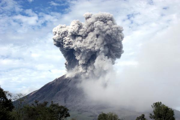 Status Gunung Sinabung Hari Ini, Masih Awas