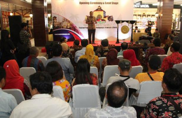 Tampilkan Produk Unggulan, Peluang Investasi dan Pariwisata Daerah
