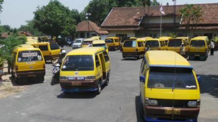 Tarif Angkot di Medan Turun 