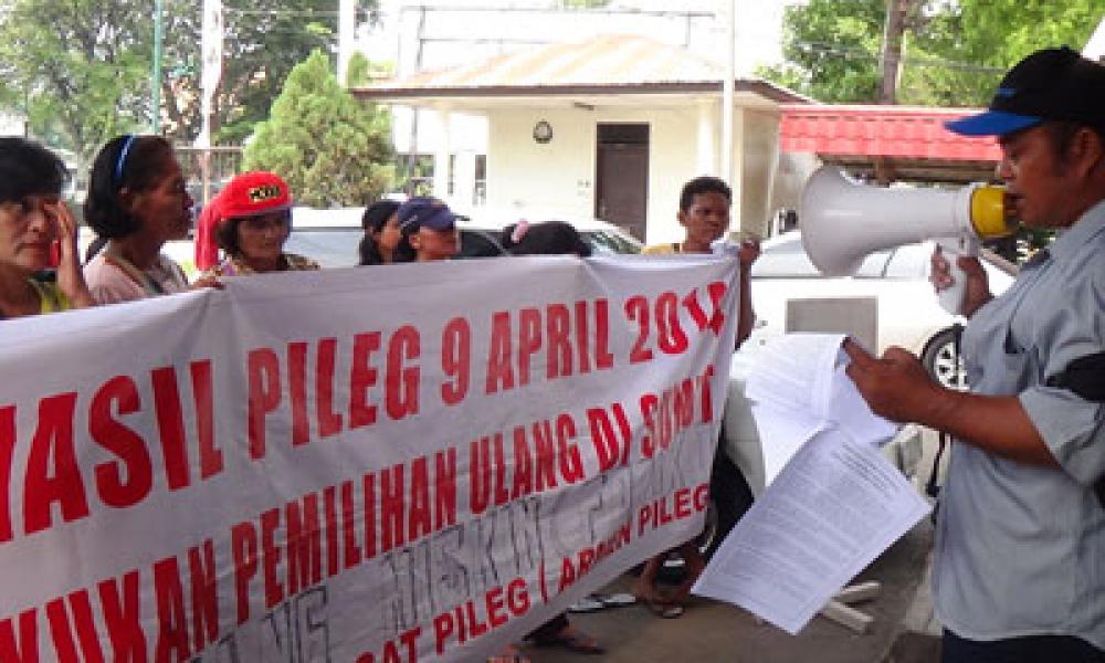 Lagi, Orang Miskin Geruduk KPU Sumut Tuntut Pemilu Ulang