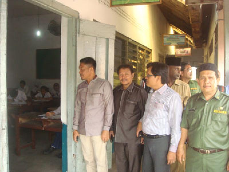 Komisi B DPRD Monitoring UN di SMPN 7 Medan