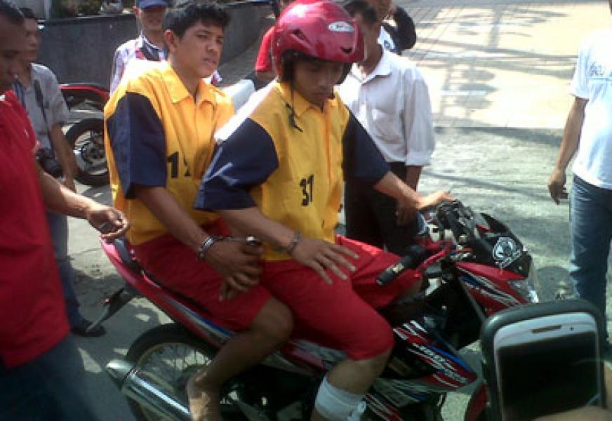 Polisi Rekonstruksi Kasus Penjambretan Turis Asing di Medan