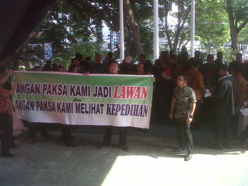 Pegawai Outsourcing Demo Bank Sumut