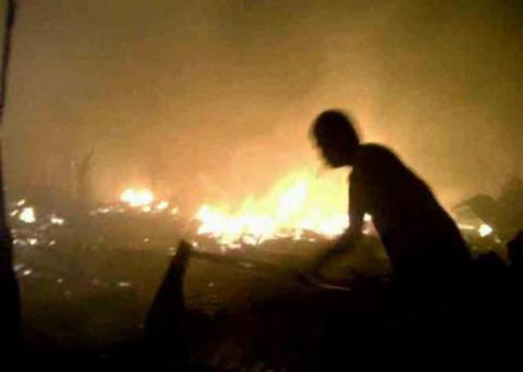 Angin Kencang, Kebakaran Pemukiman Padat Penduduk di Bromo Sulit Dipadamkan
