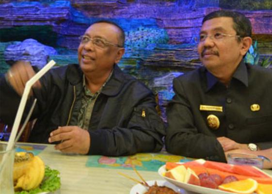 Bintang Mahaputra Adipradana Untuk Syamsul Maarif
