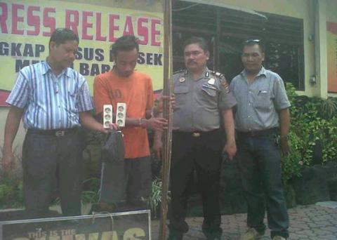 Butuh Duit Buat Beli Susu Anak, Tukang Parkir Curi Barang Majikan