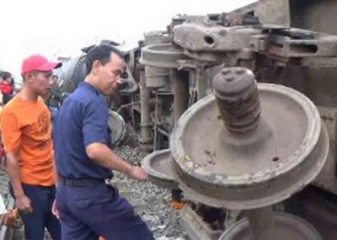 Kereta Api Terguling di Medan
