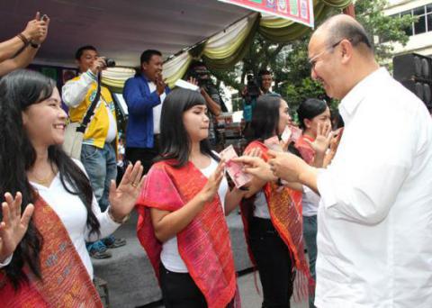 May Day, Walikota Medan Manortor Bersama Buruh