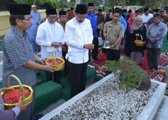 Pengabdian Tengku Rizal Nurdin Layak Menjadi Teladan