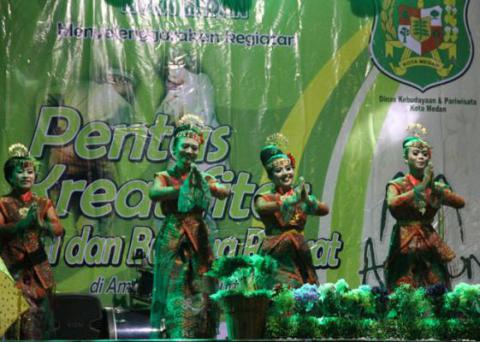 Pentas Kreatifitas Seni Pukau Pengunjung