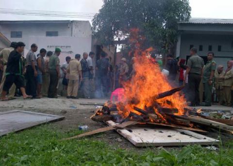 Tim Gabungan Hancurkan Lapak Pengedar Narkoba