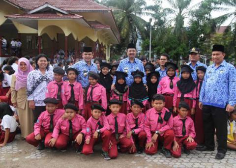 Wagub Sumut Peringati Hardiknas di Sibolga