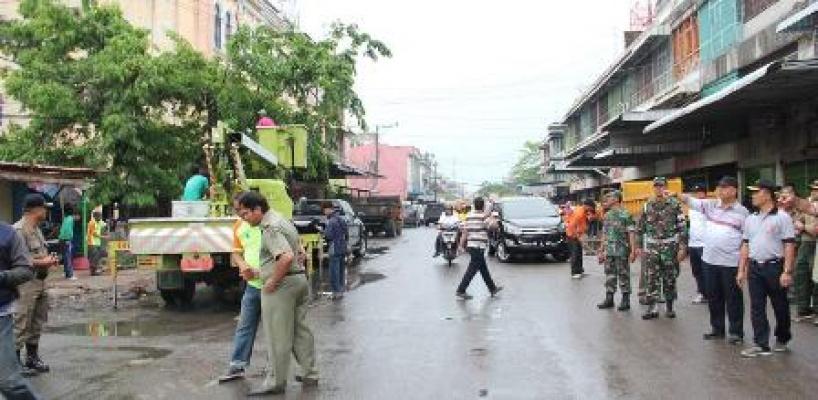 Aksi Gotong Royong Massal di Jalan Sutomo Dipimpin Walikota Medan