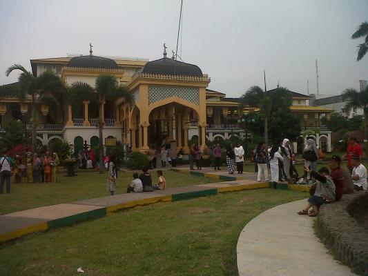 Ambil Gambar Dalam Istana Maimun Bayar Rp 500 ribu?