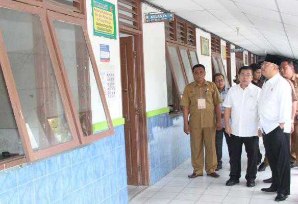 Bagi-Bagi Kunci Jawaban UN Dilakukan Sejak Hari Pertama UN