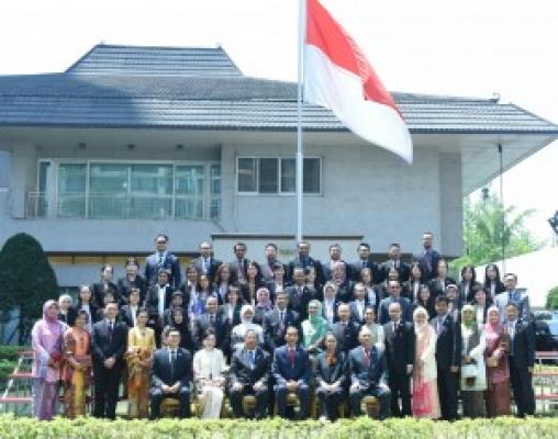 Berkunjung ke KBRI di Seoul, Presiden Jokowi: Layani WNI dengan Sebaik-baiknya