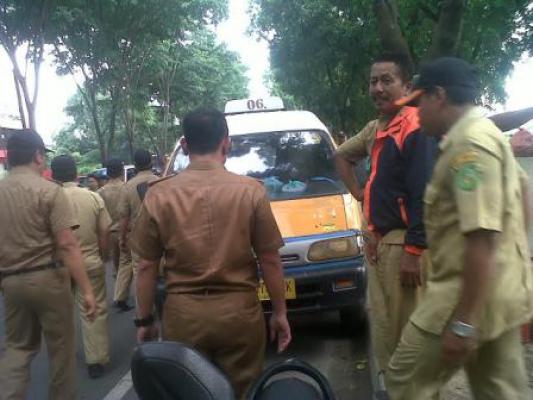 Camat Medan Selayang dan Wakapolsek Sunggal Nyaris Ditabrak Angkot 