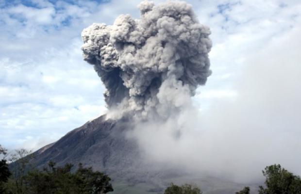 Dari 127 Gunung Berapi di Indonesia, Sinabung Berada di Level Tertinggi