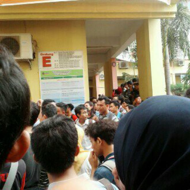 Dosen UMSU Dibunuh di Kamar Mandi, Ratusan Masyarakat Padati Kampus UMSU