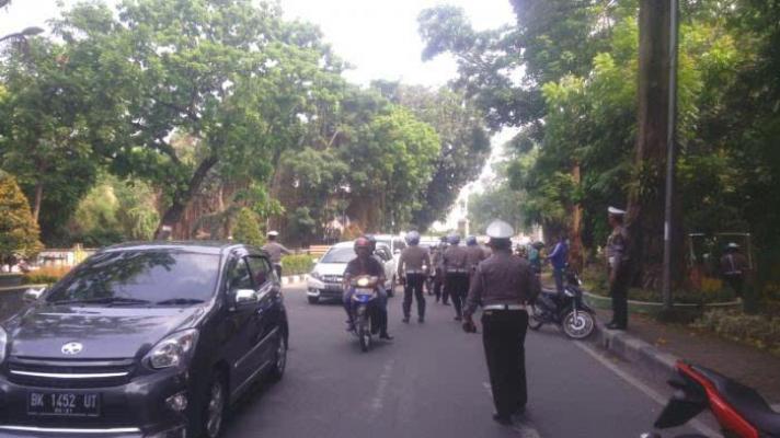Hindari Razia, Pengendara Berbalik Melawan Arah 