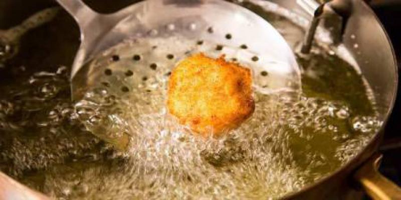 Kurangi Konsumsi Makanan Gorengan dengan Minyak yang Berulang-ulang