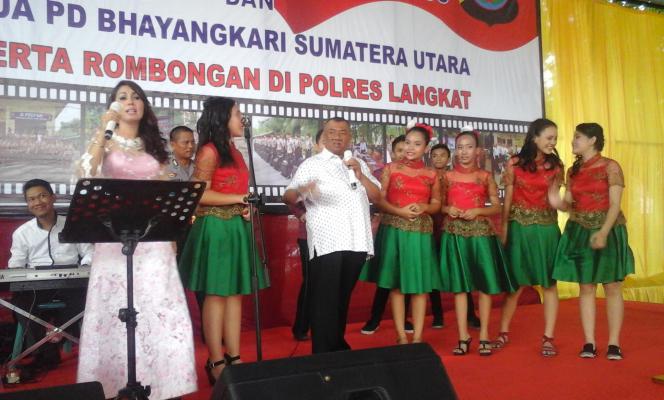 Mantan Gubernur Sumut Syamsyul Arifin Dendangkan Lagu Sambut Kapolda Sumut