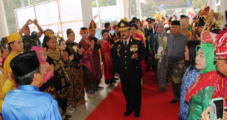 Nuansa Etnis Warnai Peringatan Hardiknas Kota Medan