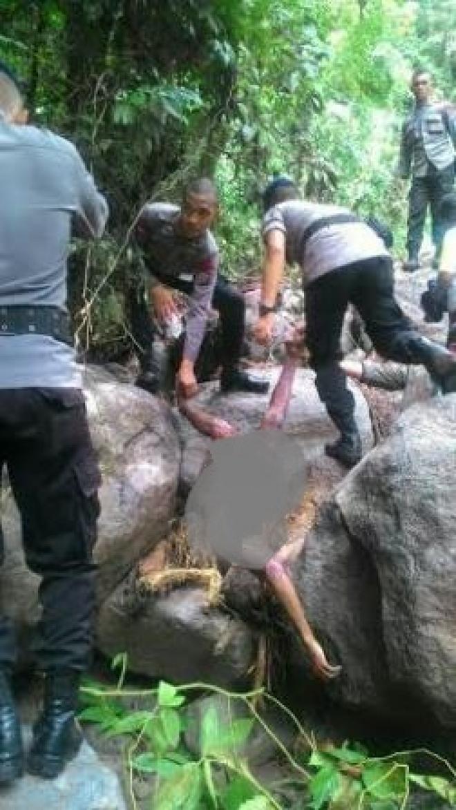 Pencarian Korban Banjir Bandang Sibolangit Dilakukan dengan Peralatan Sederhana 