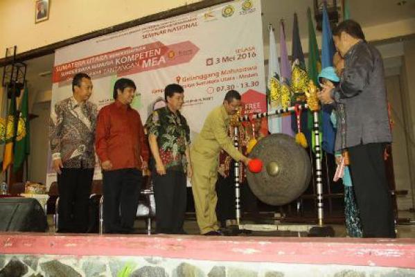 Plt Gubsu Buka Seminar Nasional Mahasiswa Menjawab Tantangan MEA