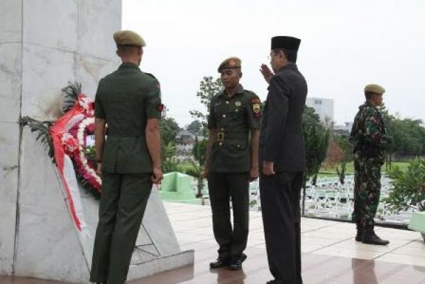 Plt Gubsu Pimpin Ziarah ke Makam Pahlawan