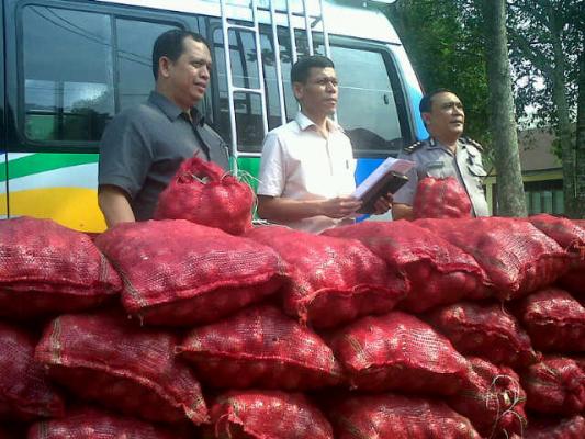 Polda Sumut Amankan Bawang Ilegal Tujuan Pasar Induk Lau Cih
