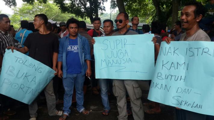 Protes Pemasangan Portal, Warga Demo ke DPRD Langkat