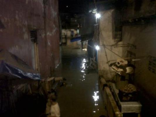 Siang Hujan Deras, Malam Ini Sungai Deli Meluap 