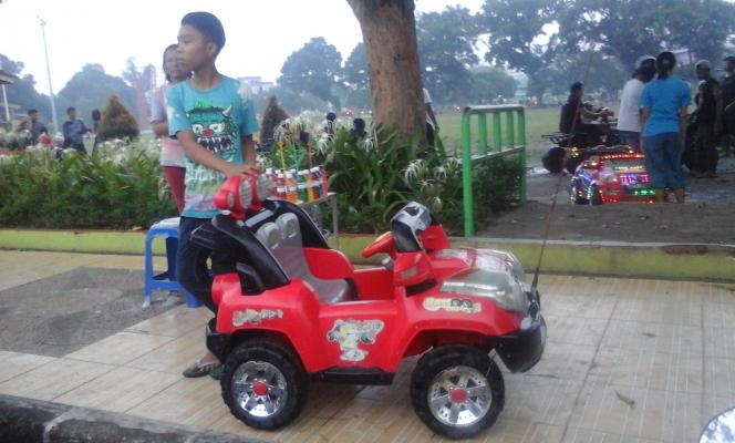 Terinspirasi Mainan Anaknya, Mahrujar Siregar Buka Usaha Sewa Mobil Mainan