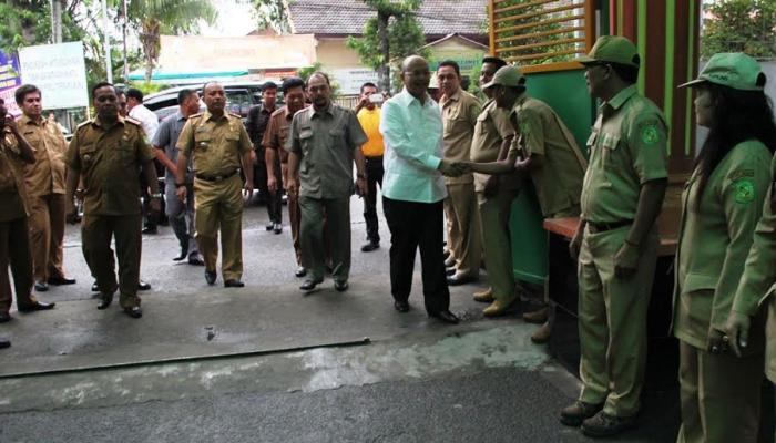 Walikota Medan Tinjau UN Hari Pertama di SD Pertiwi