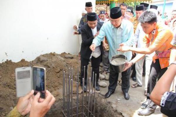 Walikota Menangis di Peletakan Batu Pertama Pembangunan Masjid Nurul Yaqin