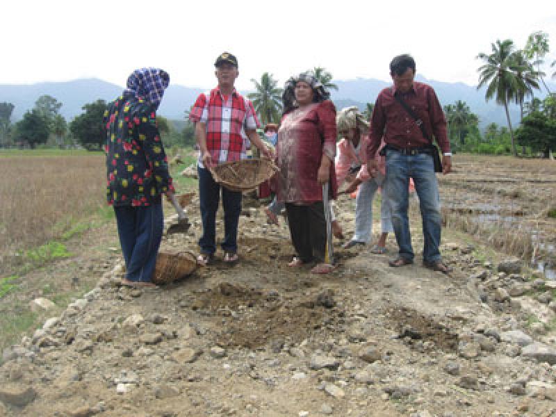 Jalan Sentra Produksi Menuju Sabasuluk Dibangun