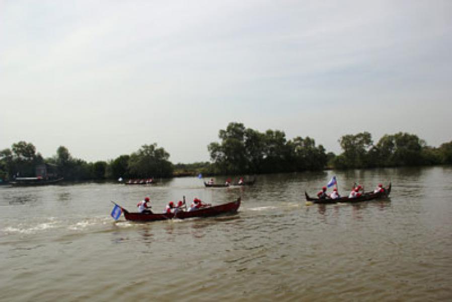 38 Tim Ikuti Lomba Sampan Tradisional