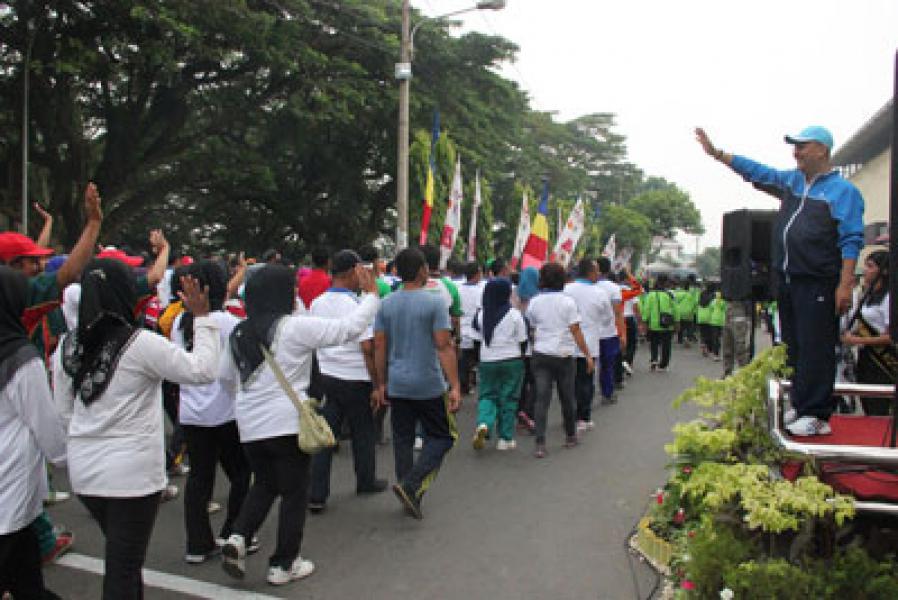 Walikota Medan Senam dan Gerak Jalan Bersama Pegawai dan Ribuan Warga
