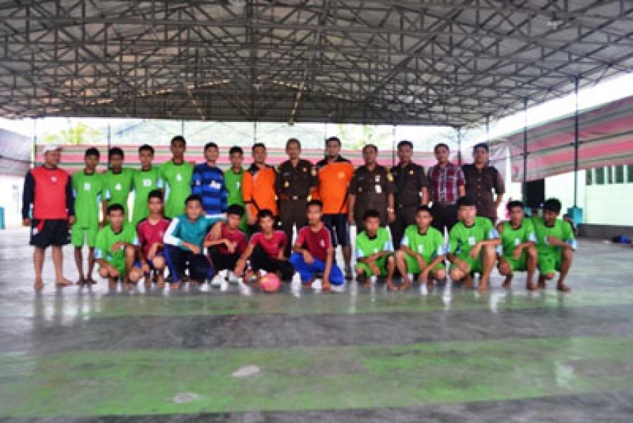 Kejari Panyabungan Tanding Futsal Lawan Anak Yatim