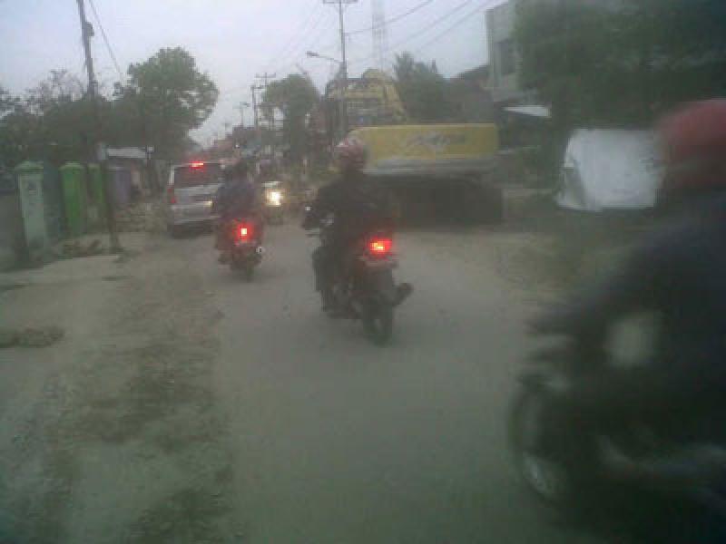 Proyek Galian Ganggu Pengguna Jalan di Medan
