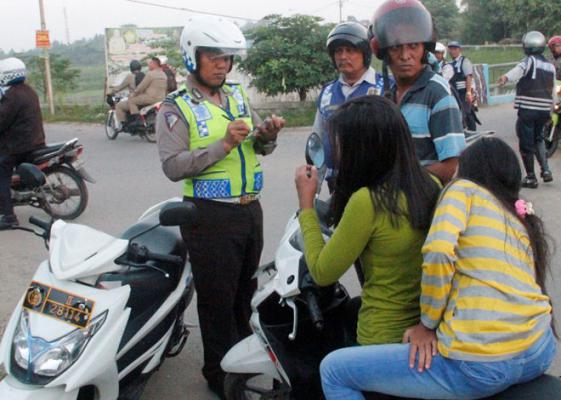 Asmara Subuh di Kanal Titi Kuning Dibubarkan, Ratusan Remaja Berhamburan