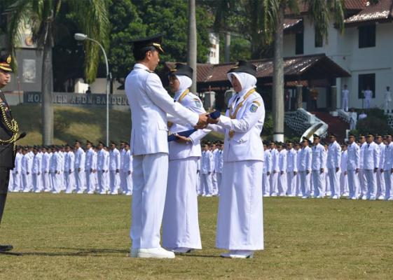 Presiden Jokowi Lantik 1.974 Lulusan IPDN